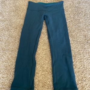 Teal reversible Lululemon crop leggings in GUC.
